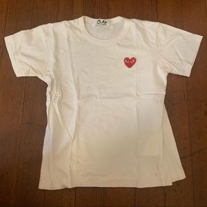 PLAY by Comme des Garçons white heart T-shirt size medium